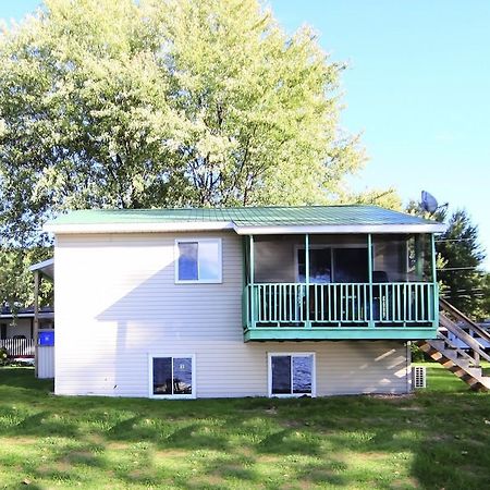 Sunny Hill Resort Barrys Bay Екстериор снимка