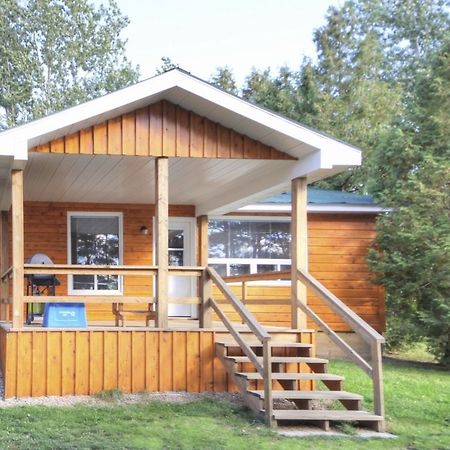 Sunny Hill Resort Barrys Bay Екстериор снимка